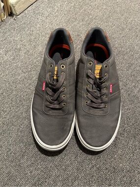Levi's Men's Charcoal Low-Top Lace-Up Sneakers with White Sole